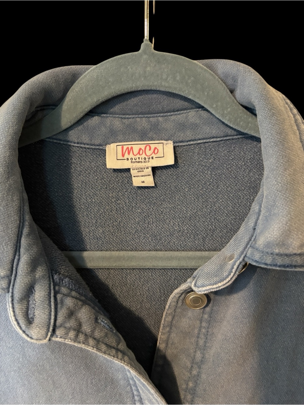 Moco Boutique Women’s Natural Faded Blue Casual Button-Down Shirt Jacket - Picture 3 of 5